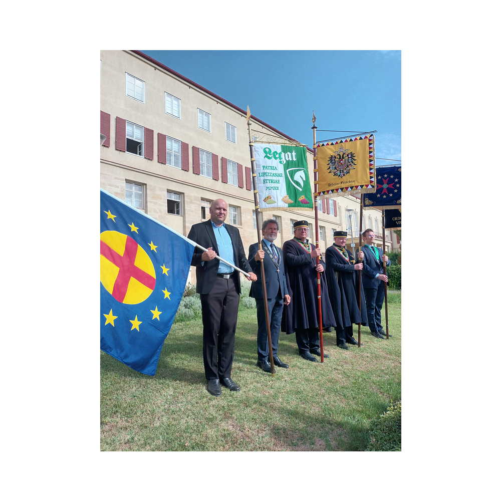 Pan Euroüpa Picknick vor dem Landhaus in Eisenstadt. Aufstellung und Festzug. Bilder von der Grenze zu Ungarn.