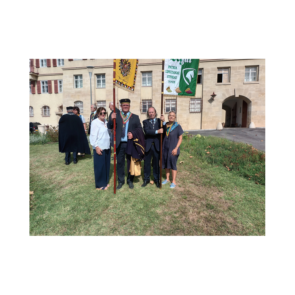 Pan Euroüpa Picknick vor dem Landhaus in Eisenstadt. Aufstellung und Festzug. Bilder von der Grenze zu Ungarn.