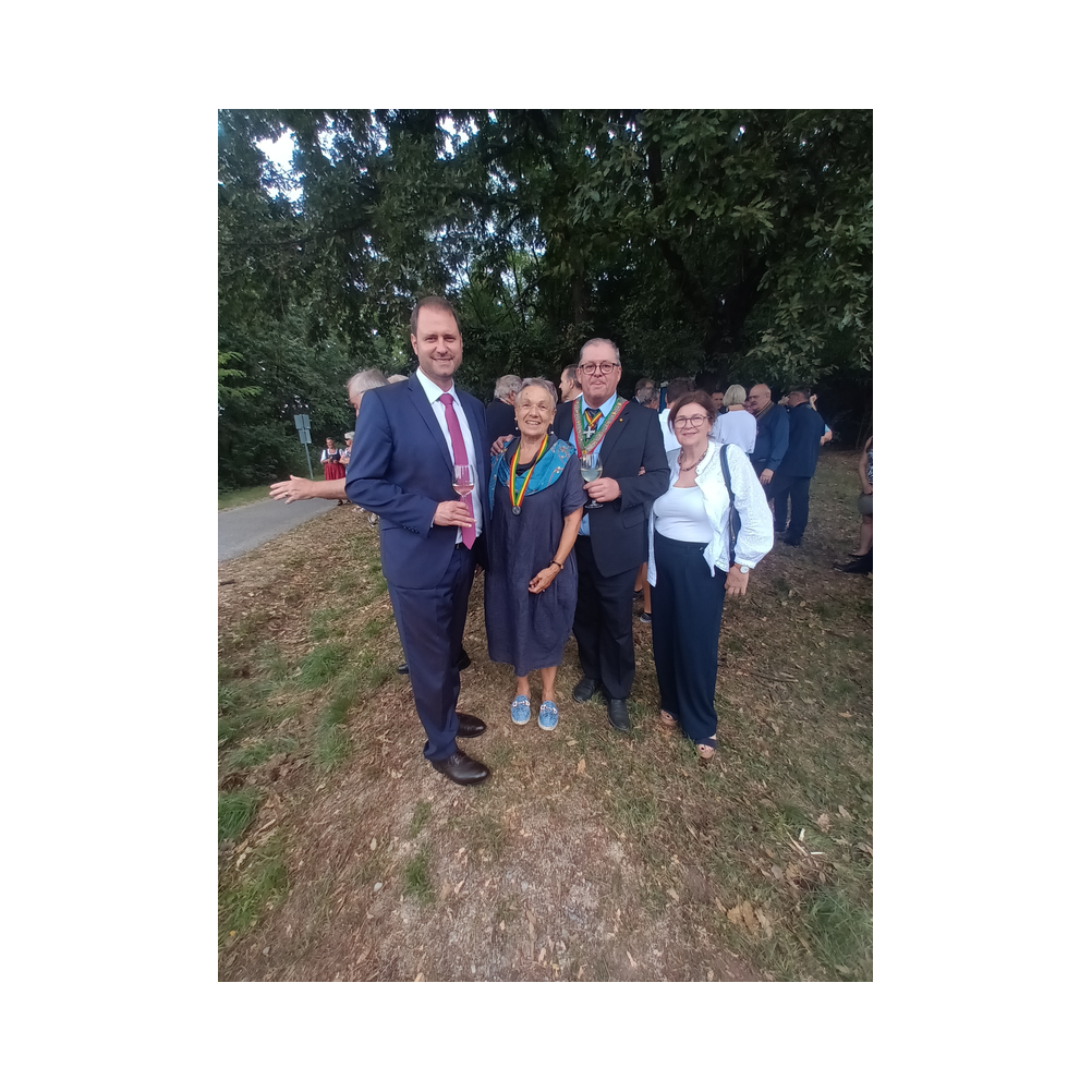 Pan Euroüpa Picknick vor dem Landhaus in Eisenstadt. Aufstellung und Festzug. Bilder von der Grenze zu Ungarn.