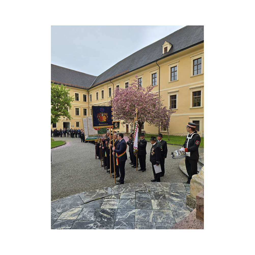 Aufstellung Festzug und Einzug in die Kirche