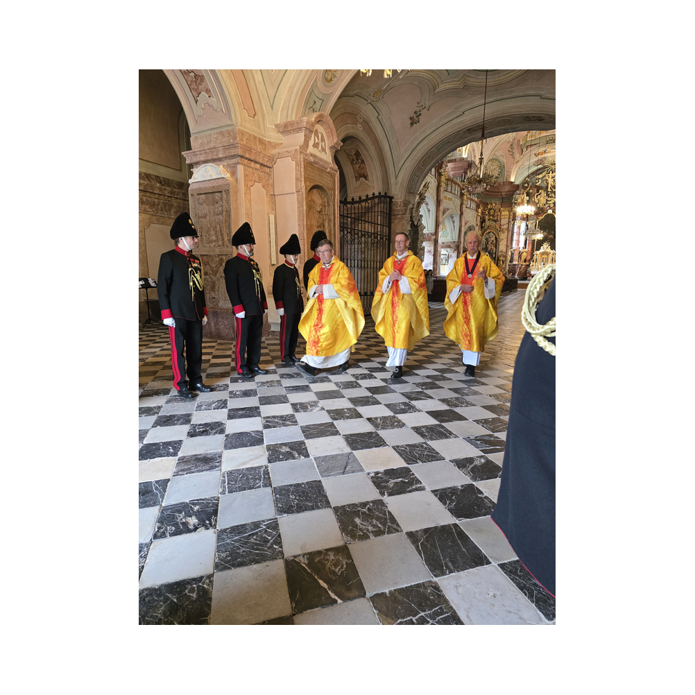 Aufstellung Festzug und Einzug in die Kirche