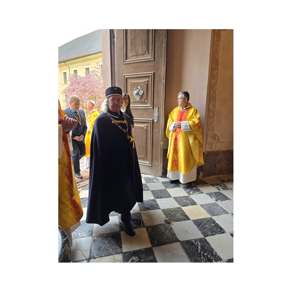 Aufstellung Festzug und Einzug in die Kirche