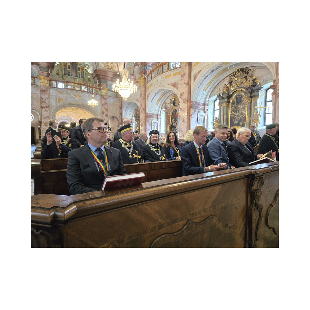 Aufstellung Festzug und Einzug in die Kirche
