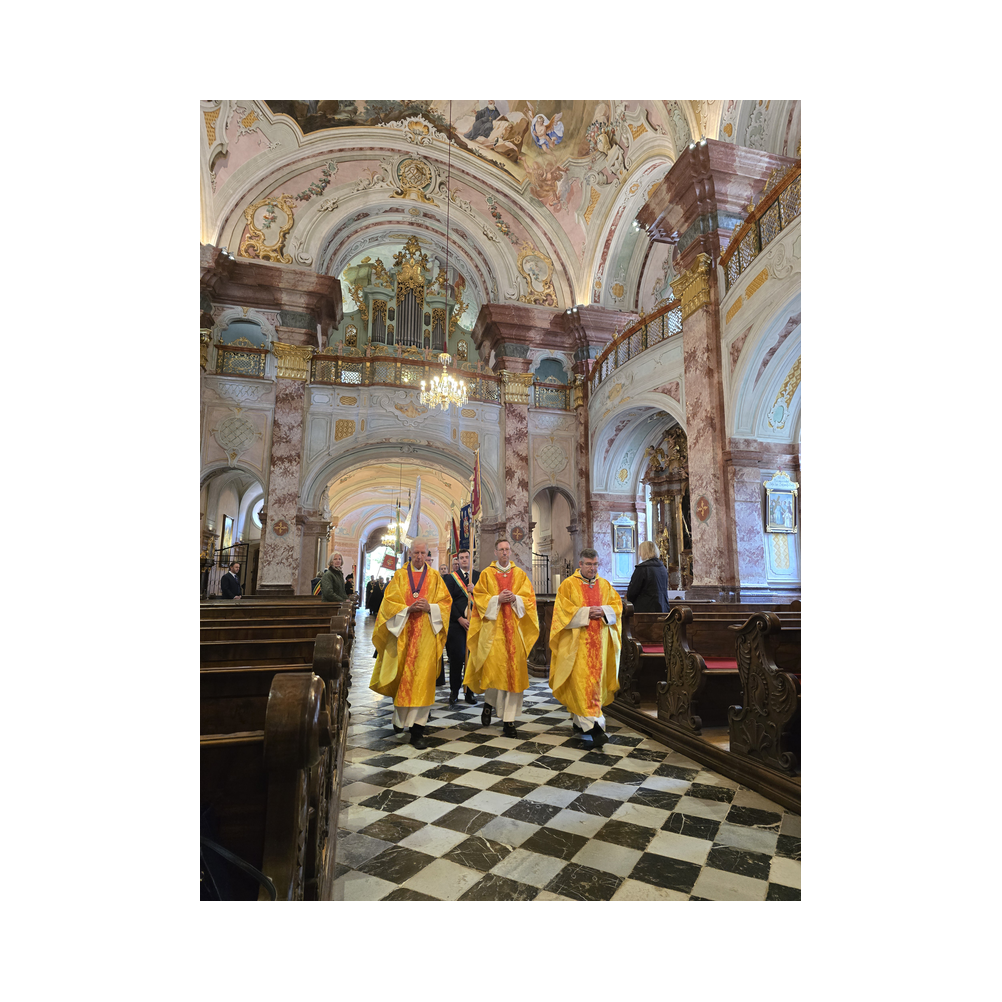 Aufstellung Festzug und Einzug in die Kirche