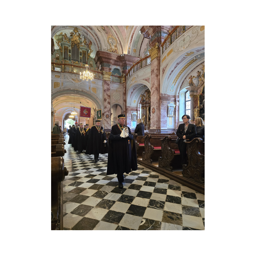Aufstellung Festzug und Einzug in die Kirche
