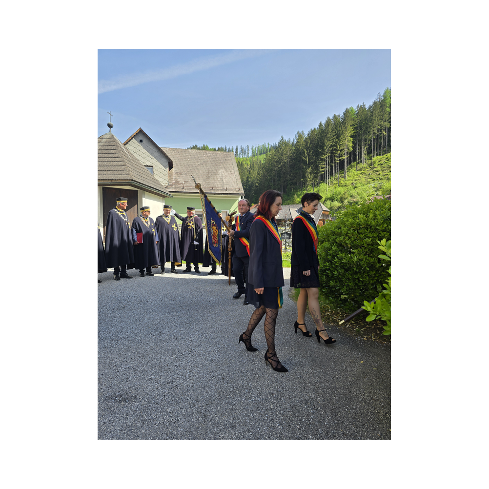 Einzug in die Kirche und Festaufstellung