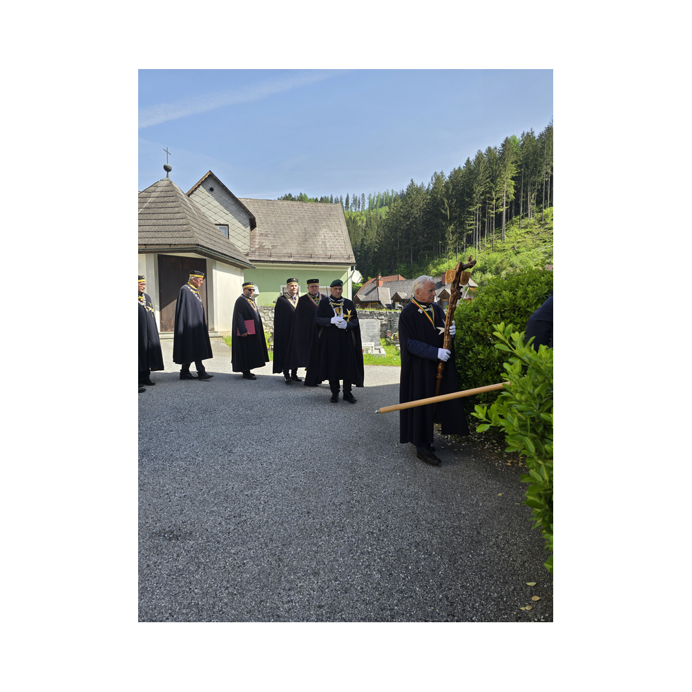 Einzug in die Kirche und Festaufstellung