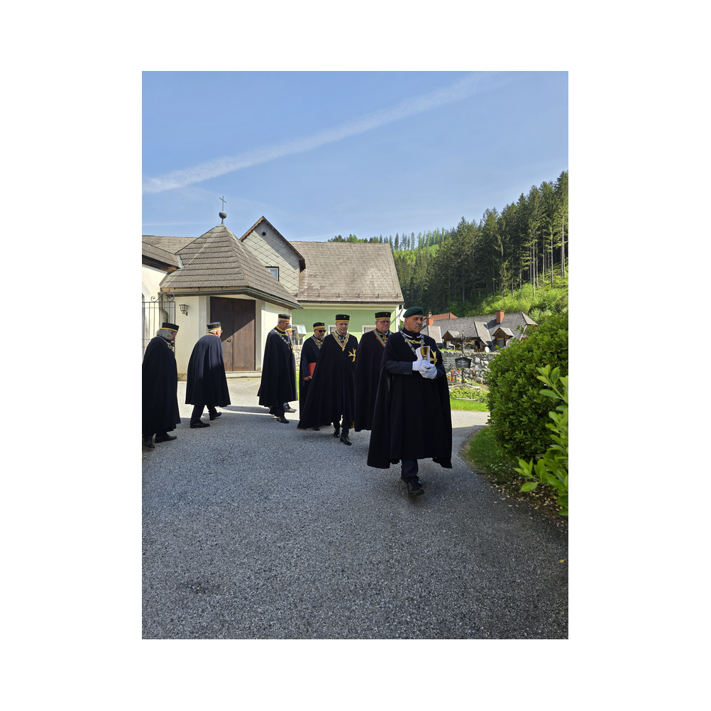 Einzug in die Kirche und Festaufstellung