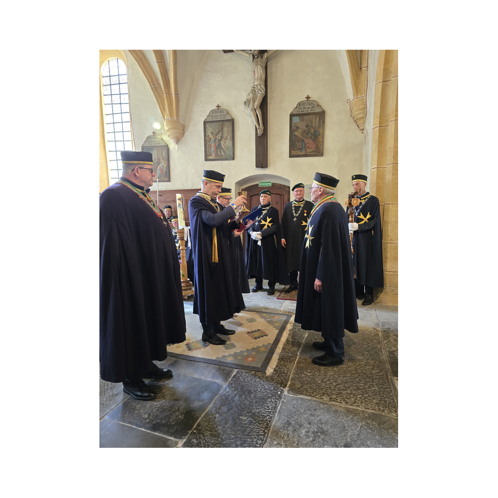 Überrechung Ordenskreuz und Urkunde