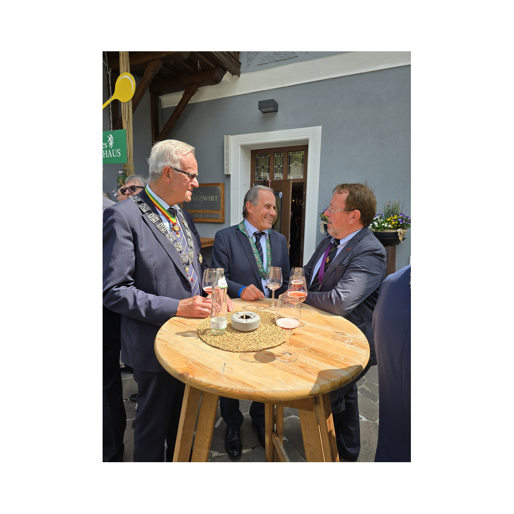 Gäste beim Empfang für das Festessen