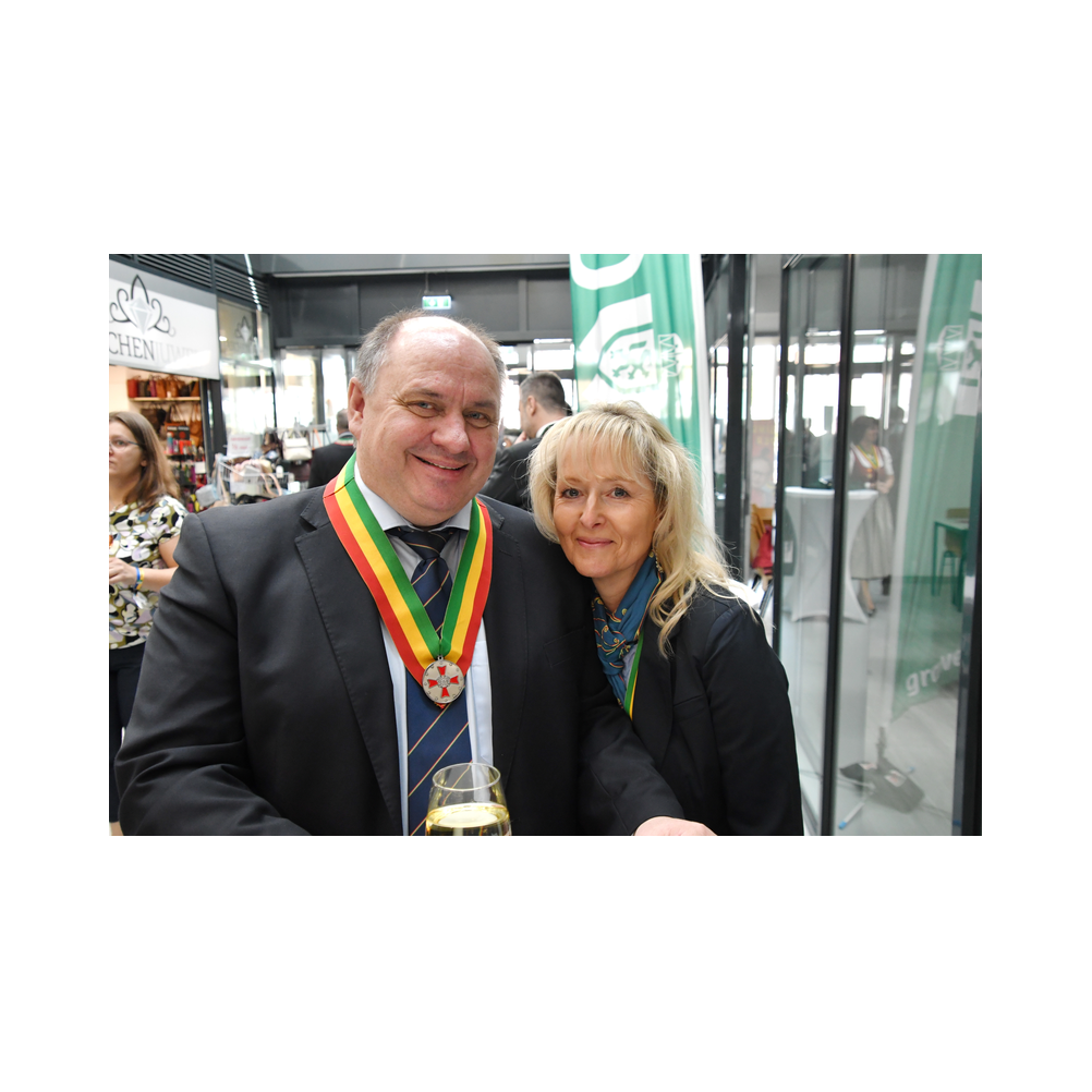 Legastsfest 10 Jahre Legat Patria Lipizzanae Styriae, Vorprogramm in Piber, Agappe in Köflach, Festzug zur Kirche, Fest in der Kirche, Essen beim Windl, Überreichung der Skulptur von Elisabeth Raunig an Karl von Hanbsburg, Ausklang