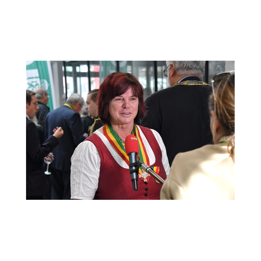 Legastsfest 10 Jahre Legat Patria Lipizzanae Styriae, Vorprogramm in Piber, Agappe in Köflach, Festzug zur Kirche, Fest in der Kirche, Essen beim Windl, Überreichung der Skulptur von Elisabeth Raunig an Karl von Hanbsburg, Ausklang