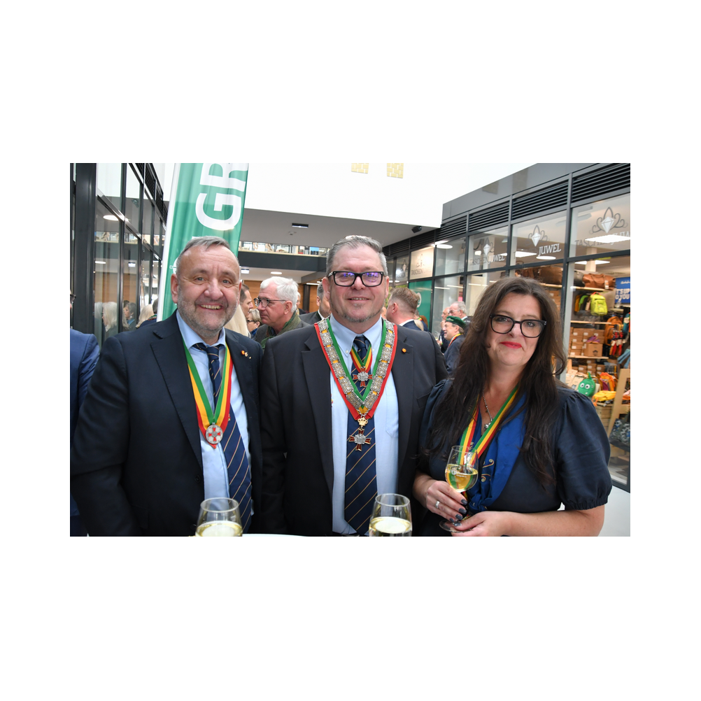 Legastsfest 10 Jahre Legat Patria Lipizzanae Styriae, Vorprogramm in Piber, Agappe in Köflach, Festzug zur Kirche, Fest in der Kirche, Essen beim Windl, Überreichung der Skulptur von Elisabeth Raunig an Karl von Hanbsburg, Ausklang