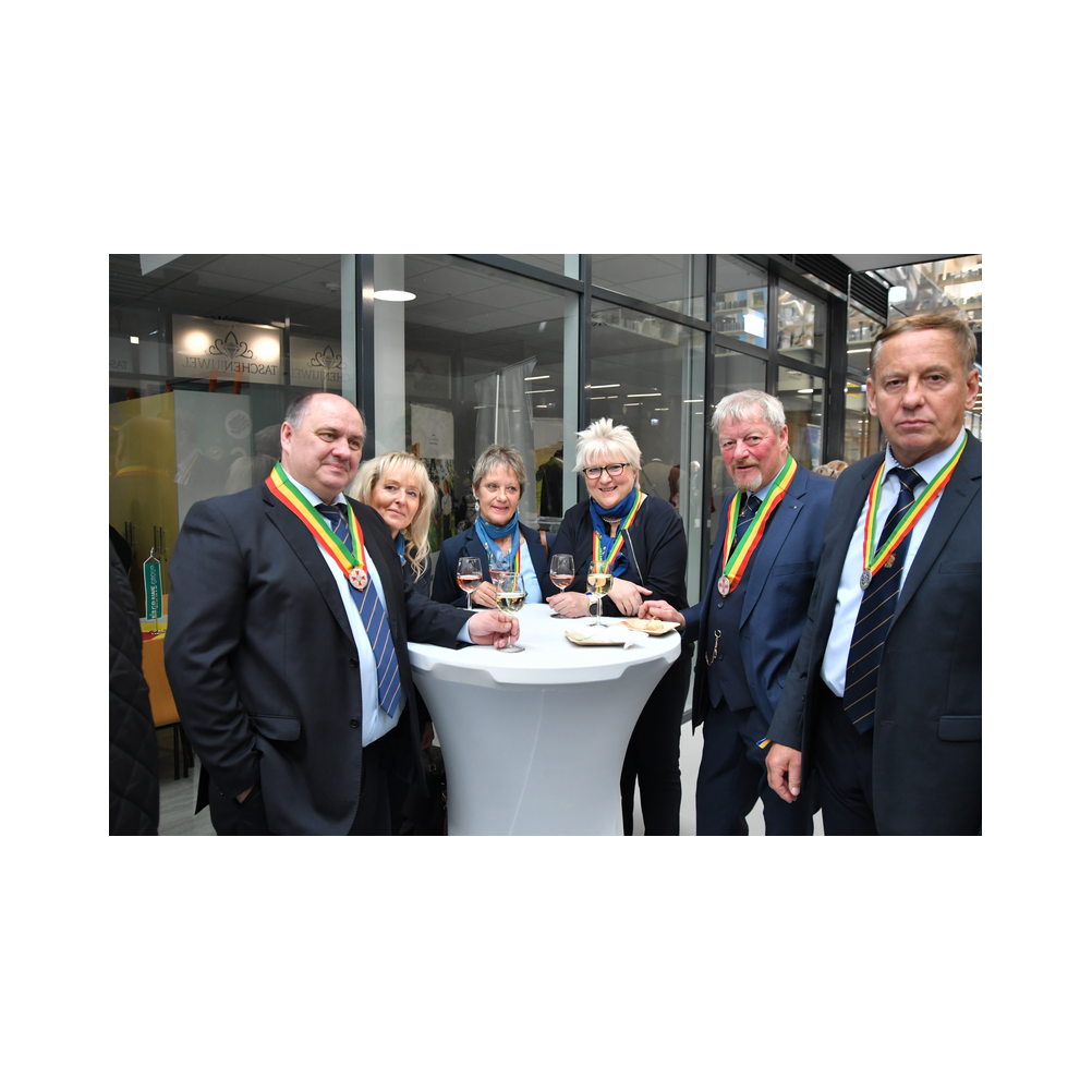 Legastsfest 10 Jahre Legat Patria Lipizzanae Styriae, Vorprogramm in Piber, Agappe in Köflach, Festzug zur Kirche, Fest in der Kirche, Essen beim Windl, Überreichung der Skulptur von Elisabeth Raunig an Karl von Hanbsburg, Ausklang