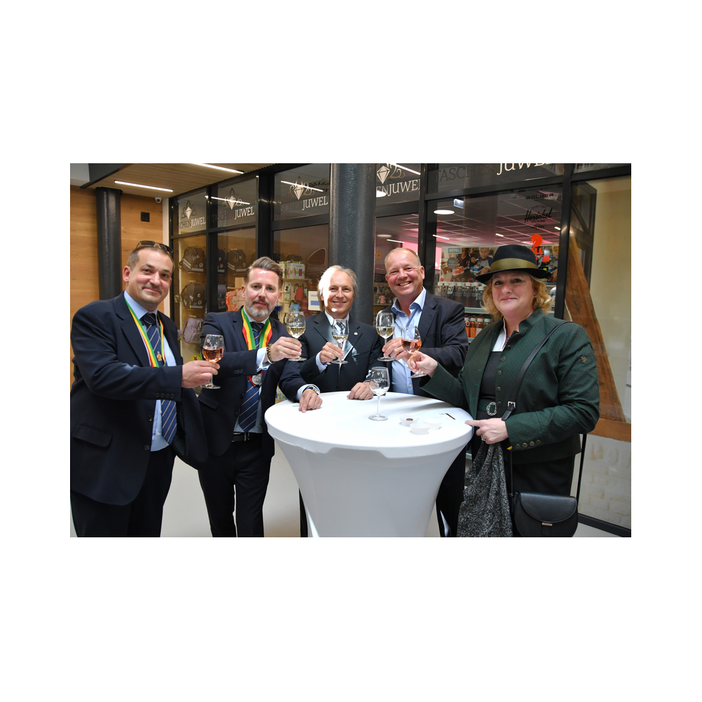 Legastsfest 10 Jahre Legat Patria Lipizzanae Styriae, Vorprogramm in Piber, Agappe in Köflach, Festzug zur Kirche, Fest in der Kirche, Essen beim Windl, Überreichung der Skulptur von Elisabeth Raunig an Karl von Hanbsburg, Ausklang