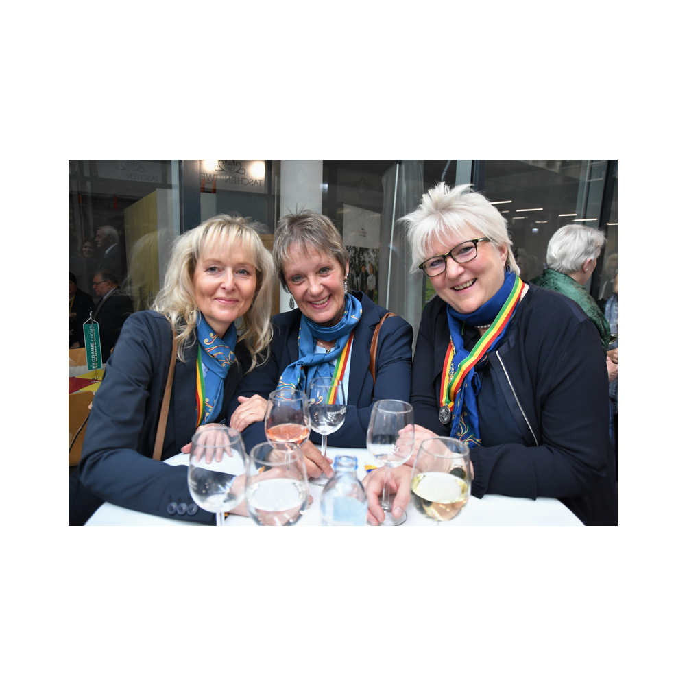 Legastsfest 10 Jahre Legat Patria Lipizzanae Styriae, Vorprogramm in Piber, Agappe in Köflach, Festzug zur Kirche, Fest in der Kirche, Essen beim Windl, Überreichung der Skulptur von Elisabeth Raunig an Karl von Hanbsburg, Ausklang