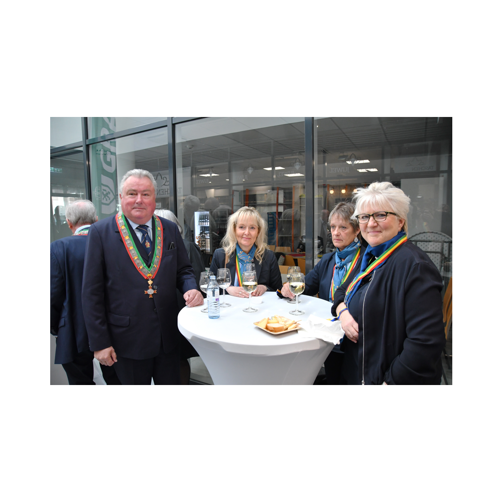 Legastsfest 10 Jahre Legat Patria Lipizzanae Styriae, Vorprogramm in Piber, Agappe in Köflach, Festzug zur Kirche, Fest in der Kirche, Essen beim Windl, Überreichung der Skulptur von Elisabeth Raunig an Karl von Hanbsburg, Ausklang