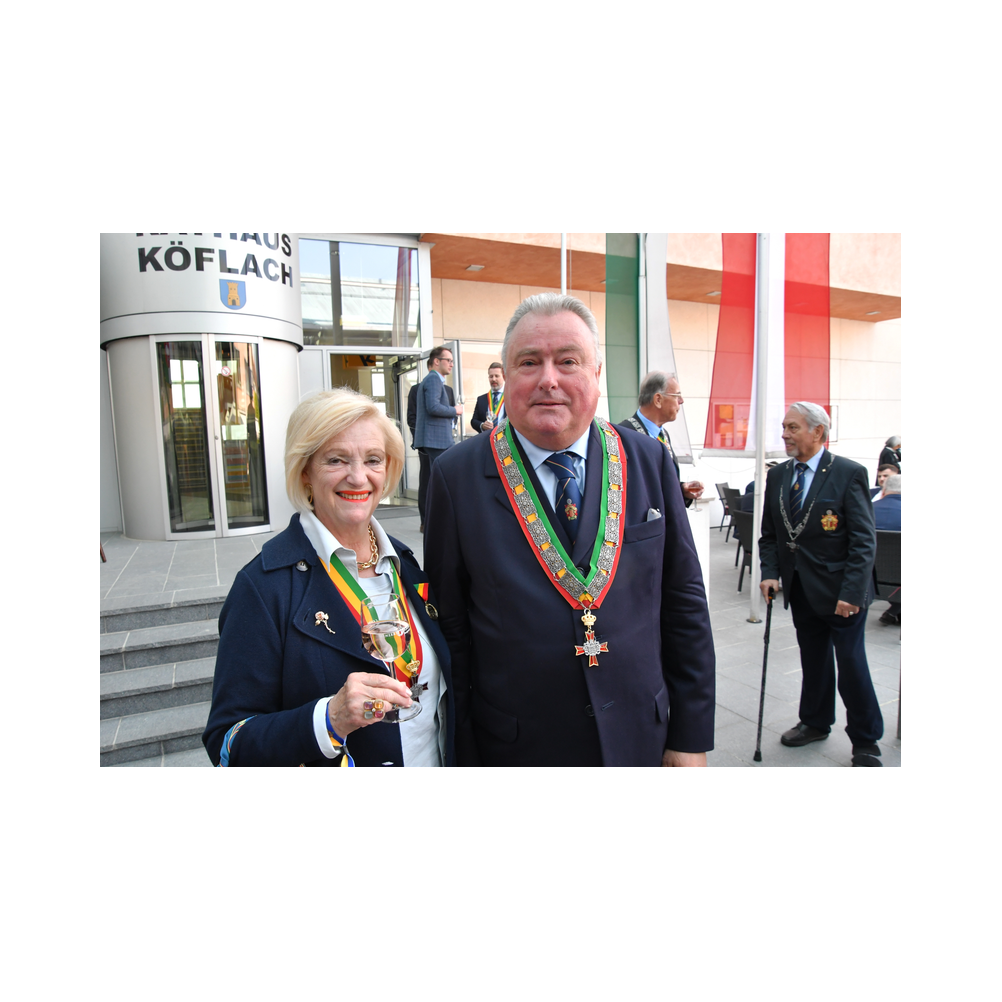 Legastsfest 10 Jahre Legat Patria Lipizzanae Styriae, Vorprogramm in Piber, Agappe in Köflach, Festzug zur Kirche, Fest in der Kirche, Essen beim Windl, Überreichung der Skulptur von Elisabeth Raunig an Karl von Hanbsburg, Ausklang