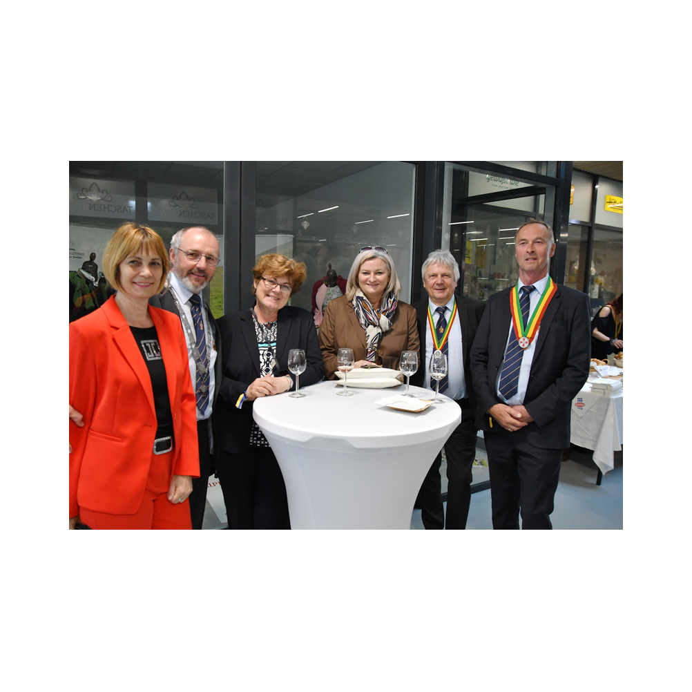 Legastsfest 10 Jahre Legat Patria Lipizzanae Styriae, Vorprogramm in Piber, Agappe in Köflach, Festzug zur Kirche, Fest in der Kirche, Essen beim Windl, Überreichung der Skulptur von Elisabeth Raunig an Karl von Hanbsburg, Ausklang