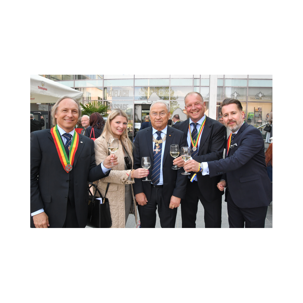 Legastsfest 10 Jahre Legat Patria Lipizzanae Styriae, Vorprogramm in Piber, Agappe in Köflach, Festzug zur Kirche, Fest in der Kirche, Essen beim Windl, Überreichung der Skulptur von Elisabeth Raunig an Karl von Hanbsburg, Ausklang