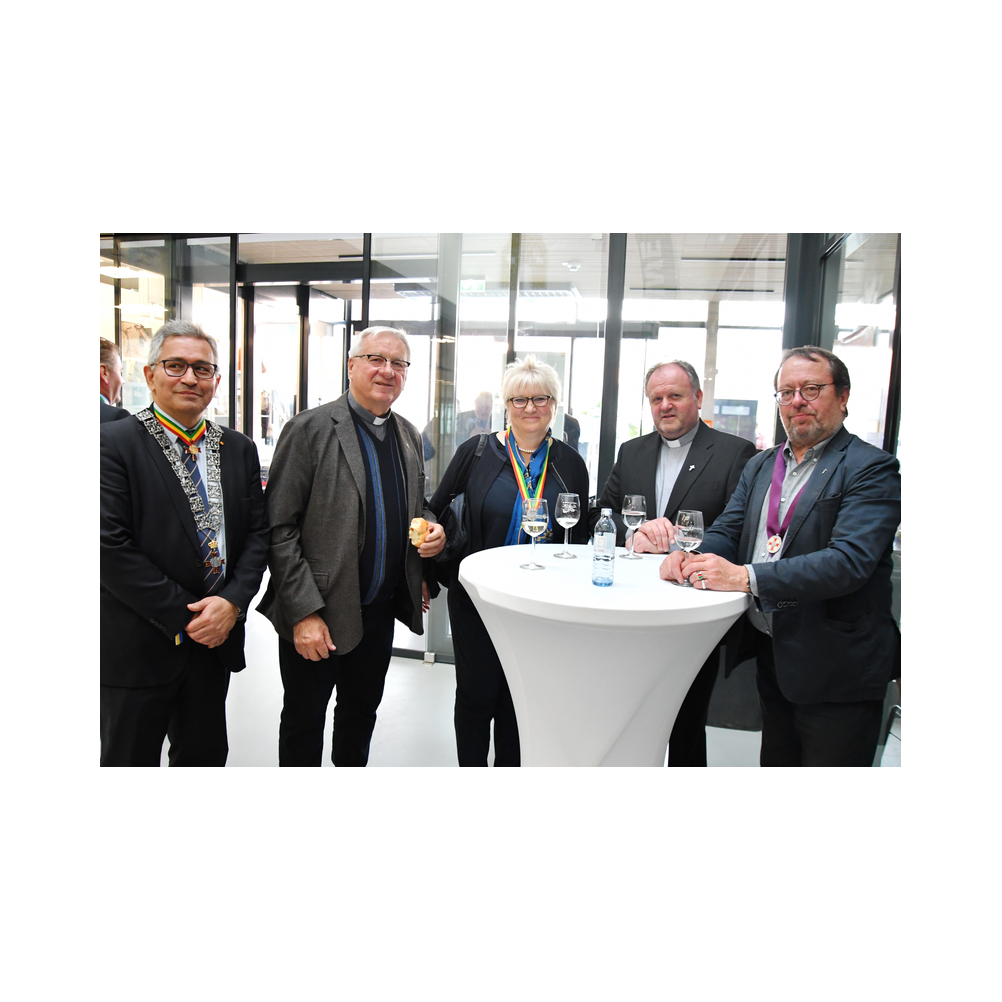 Legastsfest 10 Jahre Legat Patria Lipizzanae Styriae, Vorprogramm in Piber, Agappe in Köflach, Festzug zur Kirche, Fest in der Kirche, Essen beim Windl, Überreichung der Skulptur von Elisabeth Raunig an Karl von Hanbsburg, Ausklang