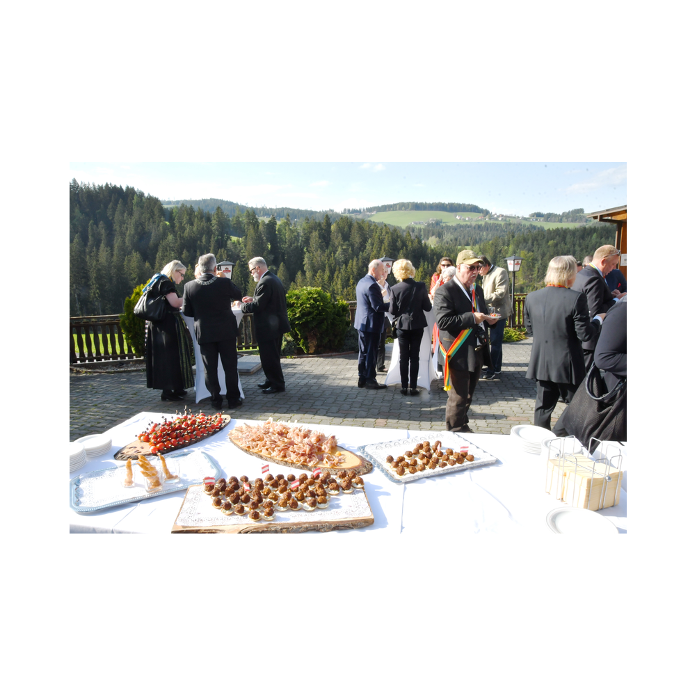 Legastsfest 10 Jahre Legat Patria Lipizzanae Styriae, Vorprogramm in Piber, Agappe in Köflach, Festzug zur Kirche, Fest in der Kirche, Essen beim Windl, Überreichung der Skulptur von Elisabeth Raunig an Karl von Hanbsburg, Ausklang