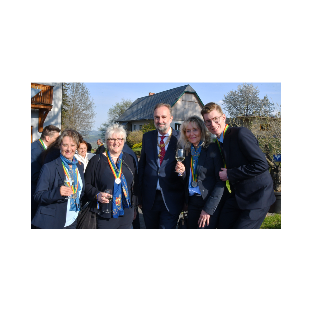 Legastsfest 10 Jahre Legat Patria Lipizzanae Styriae, Vorprogramm in Piber, Agappe in Köflach, Festzug zur Kirche, Fest in der Kirche, Essen beim Windl, Überreichung der Skulptur von Elisabeth Raunig an Karl von Hanbsburg, Ausklang