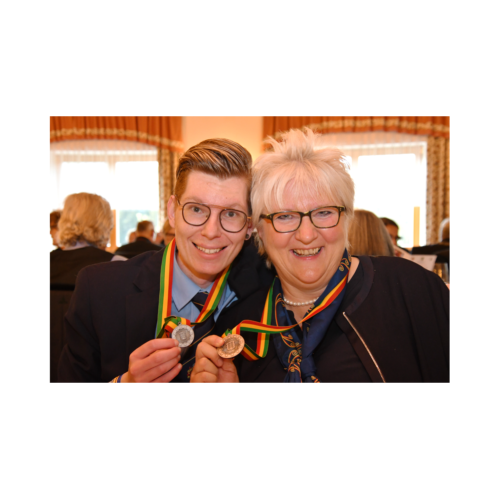 Legastsfest 10 Jahre Legat Patria Lipizzanae Styriae, Vorprogramm in Piber, Agappe in Köflach, Festzug zur Kirche, Fest in der Kirche, Essen beim Windl, Überreichung der Skulptur von Elisabeth Raunig an Karl von Hanbsburg, Ausklang