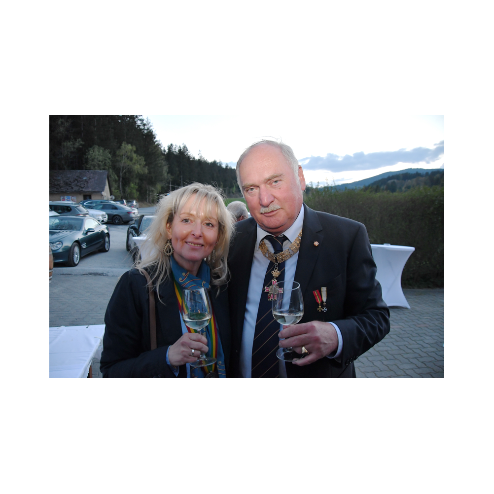 Legastsfest 10 Jahre Legat Patria Lipizzanae Styriae, Vorprogramm in Piber, Agappe in Köflach, Festzug zur Kirche, Fest in der Kirche, Essen beim Windl, Überreichung der Skulptur von Elisabeth Raunig an Karl von Hanbsburg, Ausklang