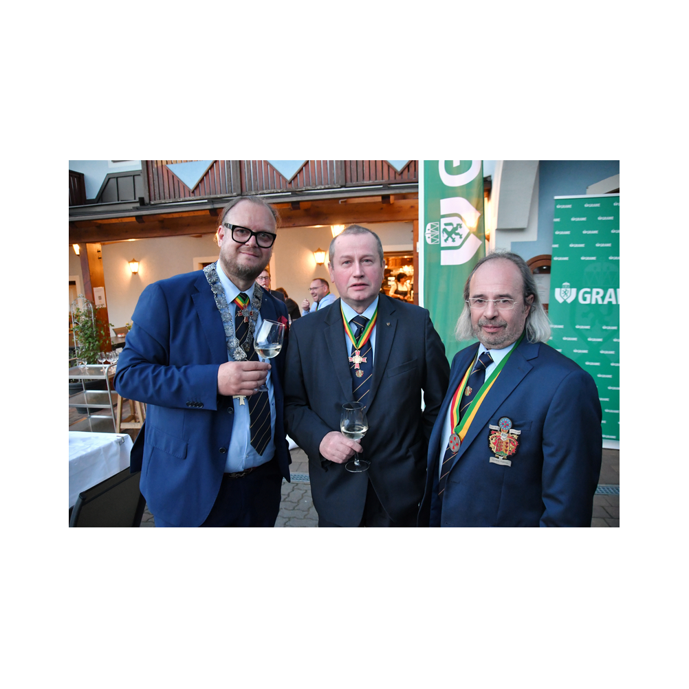 Legastsfest 10 Jahre Legat Patria Lipizzanae Styriae, Vorprogramm in Piber, Agappe in Köflach, Festzug zur Kirche, Fest in der Kirche, Essen beim Windl, Überreichung der Skulptur von Elisabeth Raunig an Karl von Hanbsburg, Ausklang