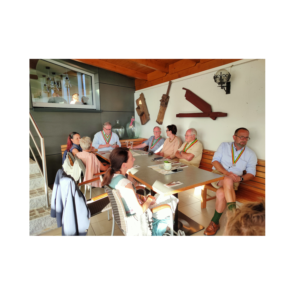 Tafelrunde Legat Patria Lipizzanae Styriae, Mostschenke Mausser, Gäste sowei Speisen und Getränke, Ausklang