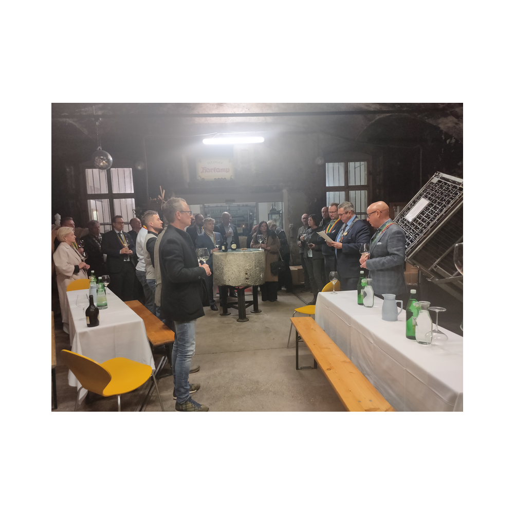 Sektverkostung in der Kellerei Harkamp. Kellerbesuch, Verkostung und Vorträge