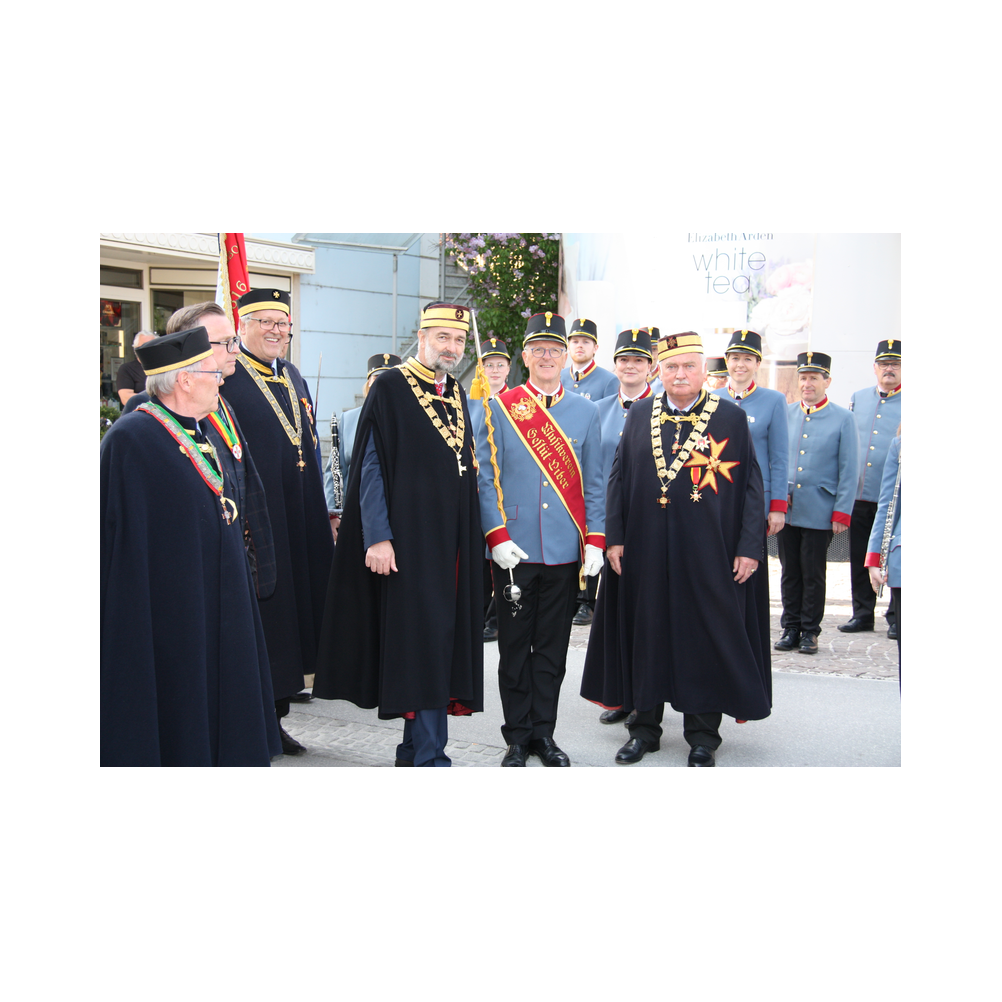 Legastsfest 10 Jahre Legat Patria Lipizzanae Styriae, Vorprogramm in Piber, Agappe in Köflach, Festzug zur Kirche, Fest in der Kirche, Essen beim Windl, Überreichung der Skulptur von Elisabeth Raunig an Karl von Hanbsburg, Ausklang