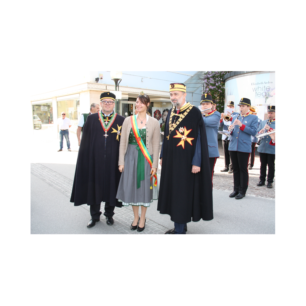 Legastsfest 10 Jahre Legat Patria Lipizzanae Styriae, Vorprogramm in Piber, Agappe in Köflach, Festzug zur Kirche, Fest in der Kirche, Essen beim Windl, Überreichung der Skulptur von Elisabeth Raunig an Karl von Hanbsburg, Ausklang