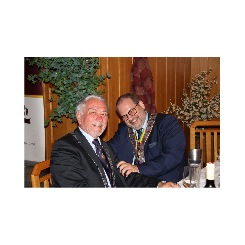 Legastsfest 10 Jahre Legat Patria Lipizzanae Styriae, Vorprogramm in Piber, Agappe in Köflach, Festzug zur Kirche, Fest in der Kirche, Essen beim Windl, Überreichung der Skulptur von Elisabeth Raunig an Karl von Hanbsburg, Ausklang