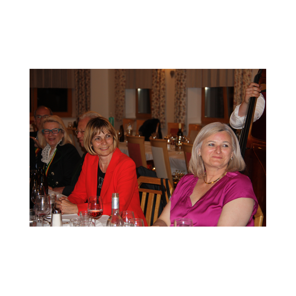 Legastsfest 10 Jahre Legat Patria Lipizzanae Styriae, Vorprogramm in Piber, Agappe in Köflach, Festzug zur Kirche, Fest in der Kirche, Essen beim Windl, Überreichung der Skulptur von Elisabeth Raunig an Karl von Hanbsburg, Ausklang