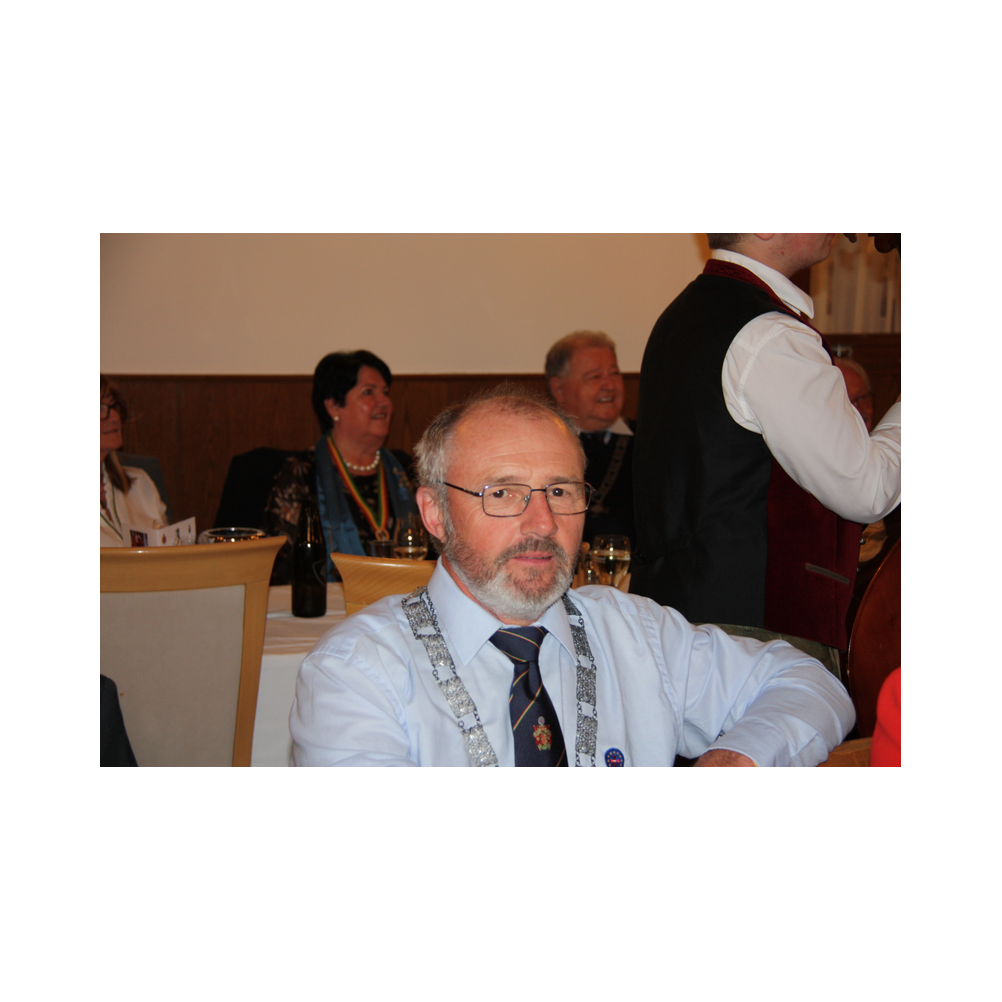 Legastsfest 10 Jahre Legat Patria Lipizzanae Styriae, Vorprogramm in Piber, Agappe in Köflach, Festzug zur Kirche, Fest in der Kirche, Essen beim Windl, Überreichung der Skulptur von Elisabeth Raunig an Karl von Hanbsburg, Ausklang