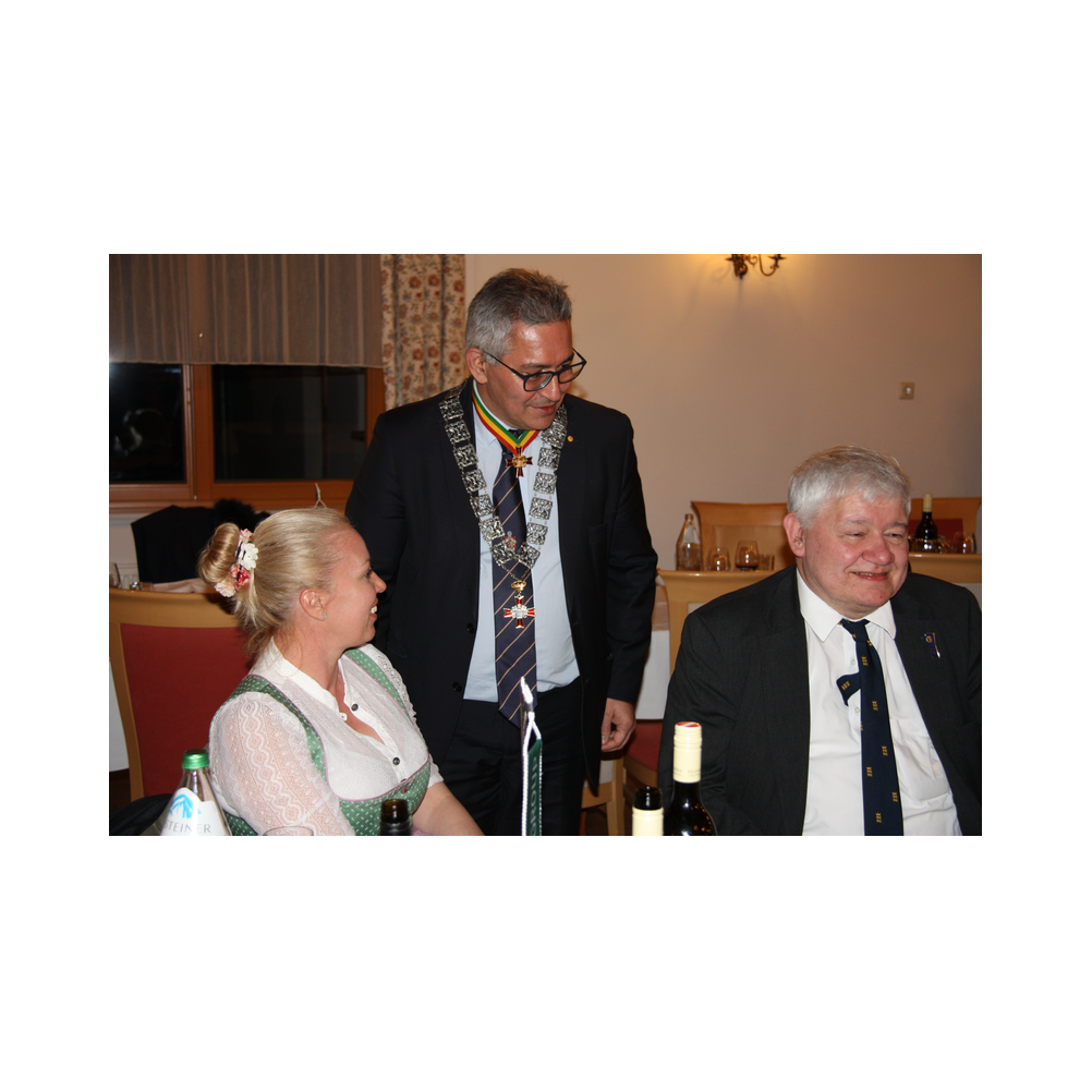 Legastsfest 10 Jahre Legat Patria Lipizzanae Styriae, Vorprogramm in Piber, Agappe in Köflach, Festzug zur Kirche, Fest in der Kirche, Essen beim Windl, Überreichung der Skulptur von Elisabeth Raunig an Karl von Hanbsburg, Ausklang