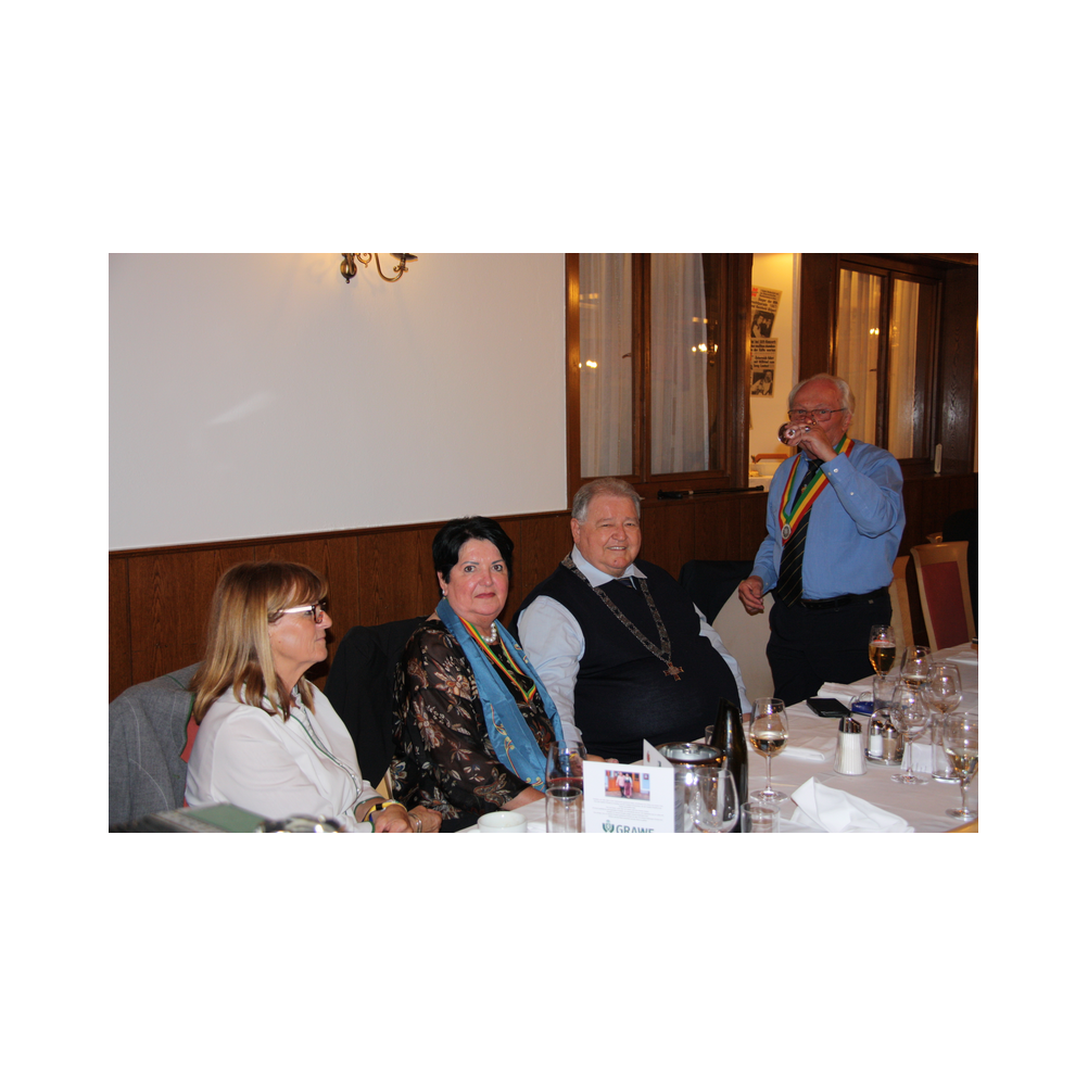 Legastsfest 10 Jahre Legat Patria Lipizzanae Styriae, Vorprogramm in Piber, Agappe in Köflach, Festzug zur Kirche, Fest in der Kirche, Essen beim Windl, Überreichung der Skulptur von Elisabeth Raunig an Karl von Hanbsburg, Ausklang