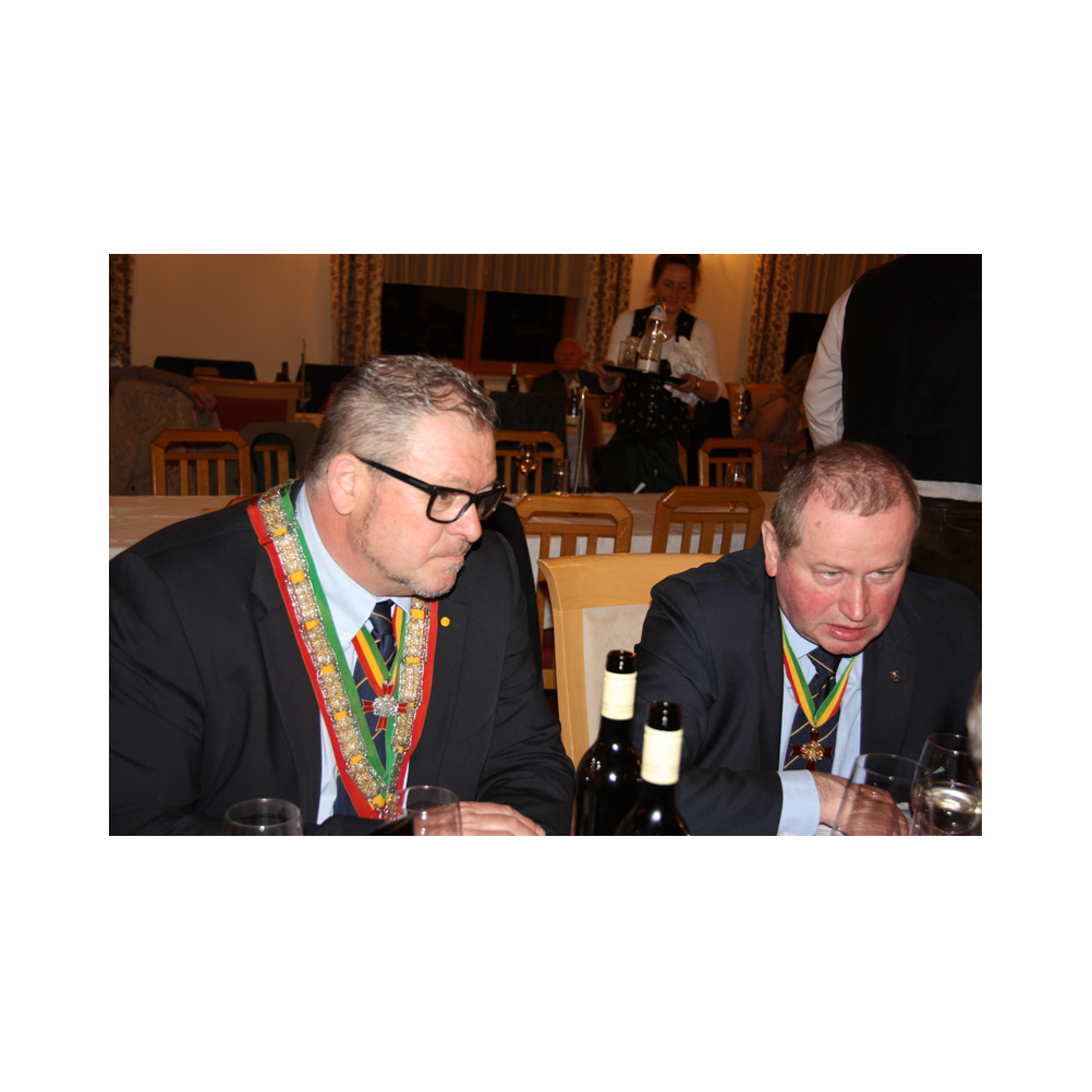 Legastsfest 10 Jahre Legat Patria Lipizzanae Styriae, Vorprogramm in Piber, Agappe in Köflach, Festzug zur Kirche, Fest in der Kirche, Essen beim Windl, Überreichung der Skulptur von Elisabeth Raunig an Karl von Hanbsburg, Ausklang