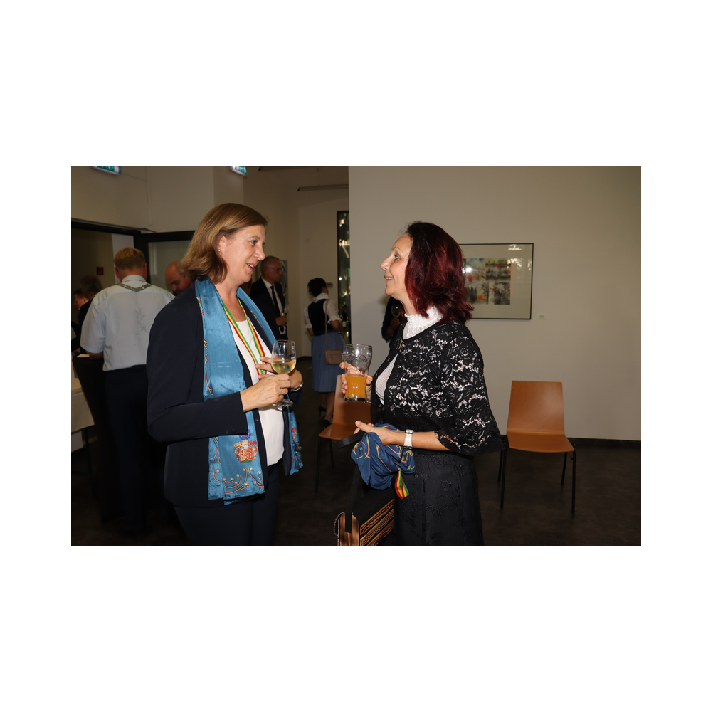 Tafelrunde Legat Patria Lipizzanae Styriae, Kleidervorstellung und kulinarische Köstlichkeiten im K & K Kulturkaffee