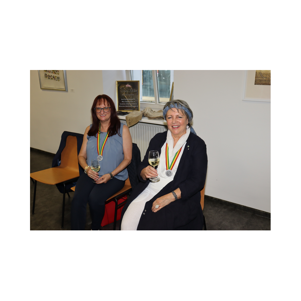 Tafelrunde Legat Patria Lipizzanae Styriae, Kleidervorstellung und kulinarische Köstlichkeiten im K & K Kulturkaffee