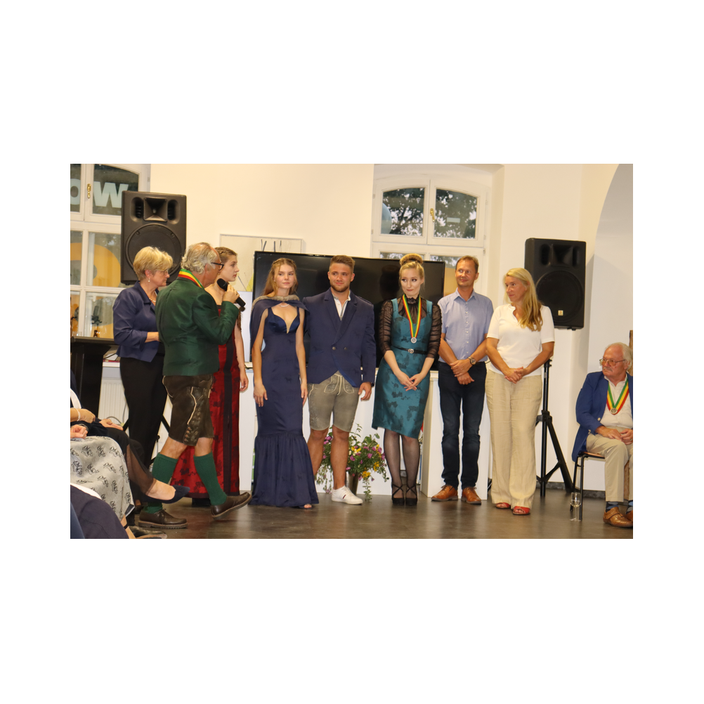 Tafelrunde Legat Patria Lipizzanae Styriae, Kleidervorstellung und kulinarische Köstlichkeiten im K & K Kulturkaffee