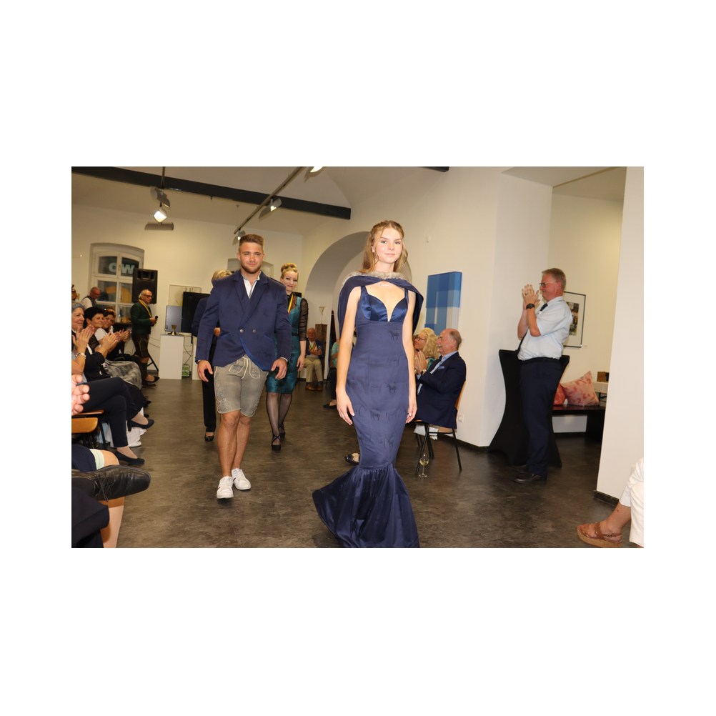 Tafelrunde Legat Patria Lipizzanae Styriae, Kleidervorstellung und kulinarische Köstlichkeiten im K & K Kulturkaffee