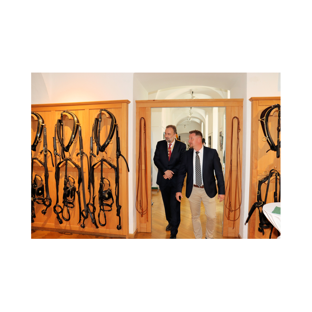 Legastsfest 10 Jahre Legat Patria Lipizzanae Styriae, Vorprogramm in Piber, Agappe in Köflach, Festzug zur Kirche, Fest in der Kirche, Essen beim Windl, Überreichung der Skulptur von Elisabeth Raunig an Karl von Hanbsburg, Ausklang