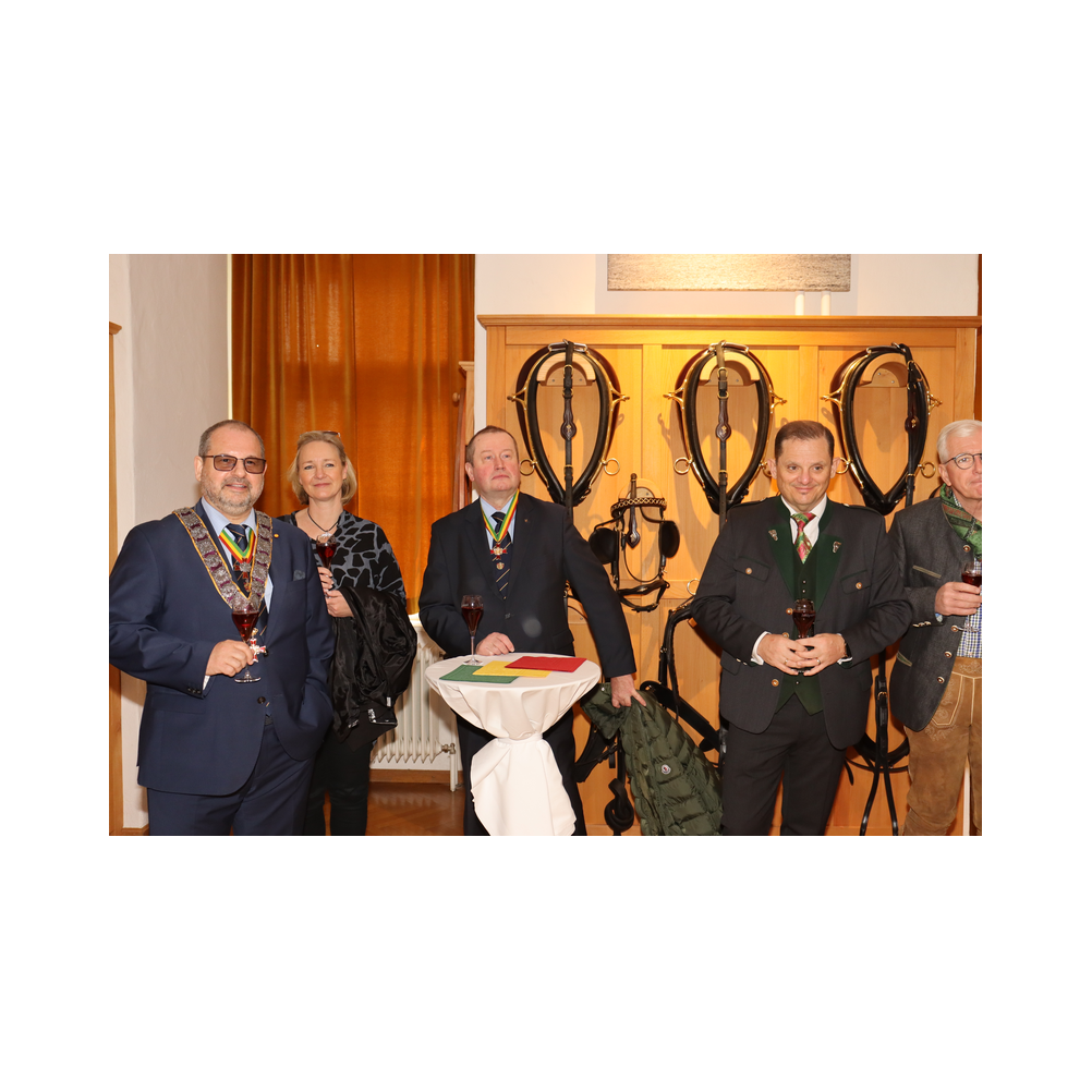 Legastsfest 10 Jahre Legat Patria Lipizzanae Styriae, Vorprogramm in Piber, Agappe in Köflach, Festzug zur Kirche, Fest in der Kirche, Essen beim Windl, Überreichung der Skulptur von Elisabeth Raunig an Karl von Hanbsburg, Ausklang