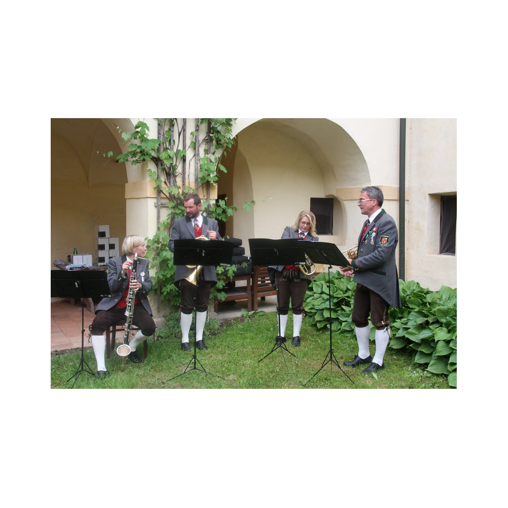 Legatsfest Volcano, Agappe, Vorprogramm, Festzug und Kirche, Ausklang