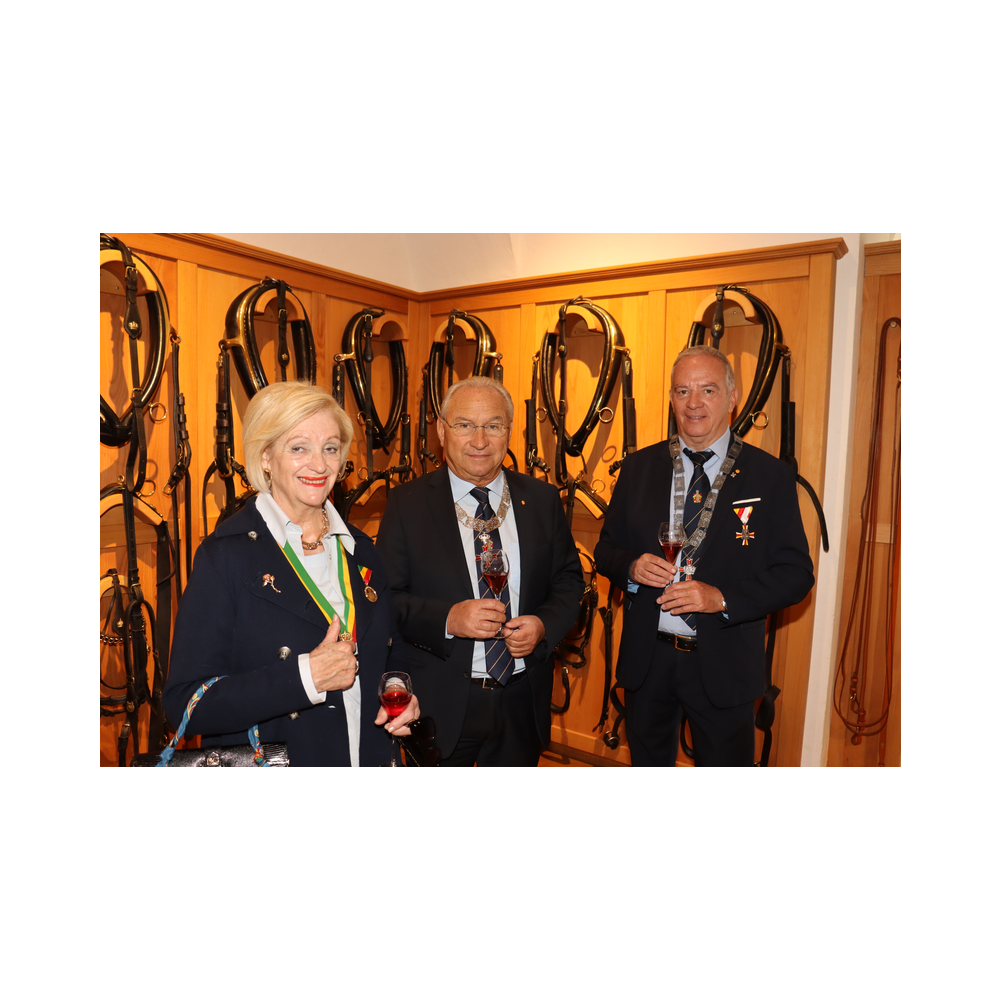 Legastsfest 10 Jahre Legat Patria Lipizzanae Styriae, Vorprogramm in Piber, Agappe in Köflach, Festzug zur Kirche, Fest in der Kirche, Essen beim Windl, Überreichung der Skulptur von Elisabeth Raunig an Karl von Hanbsburg, Ausklang