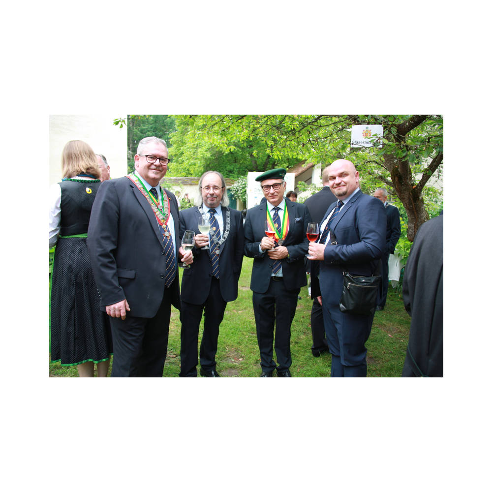 Legatsfest Volcano, Agappe, Vorprogramm, Festzug und Kirche, Ausklang