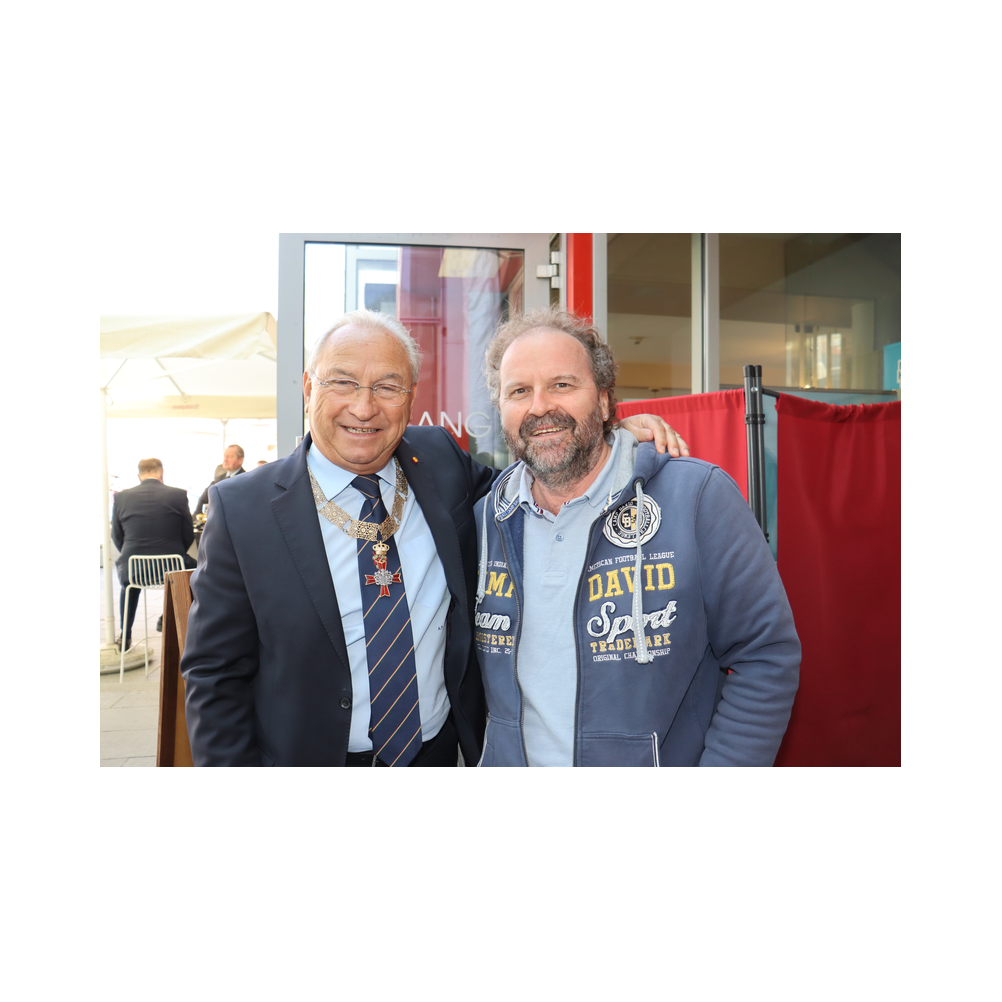 Legastsfest 10 Jahre Legat Patria Lipizzanae Styriae, Vorprogramm in Piber, Agappe in Köflach, Festzug zur Kirche, Fest in der Kirche, Essen beim Windl, Überreichung der Skulptur von Elisabeth Raunig an Karl von Hanbsburg, Ausklang